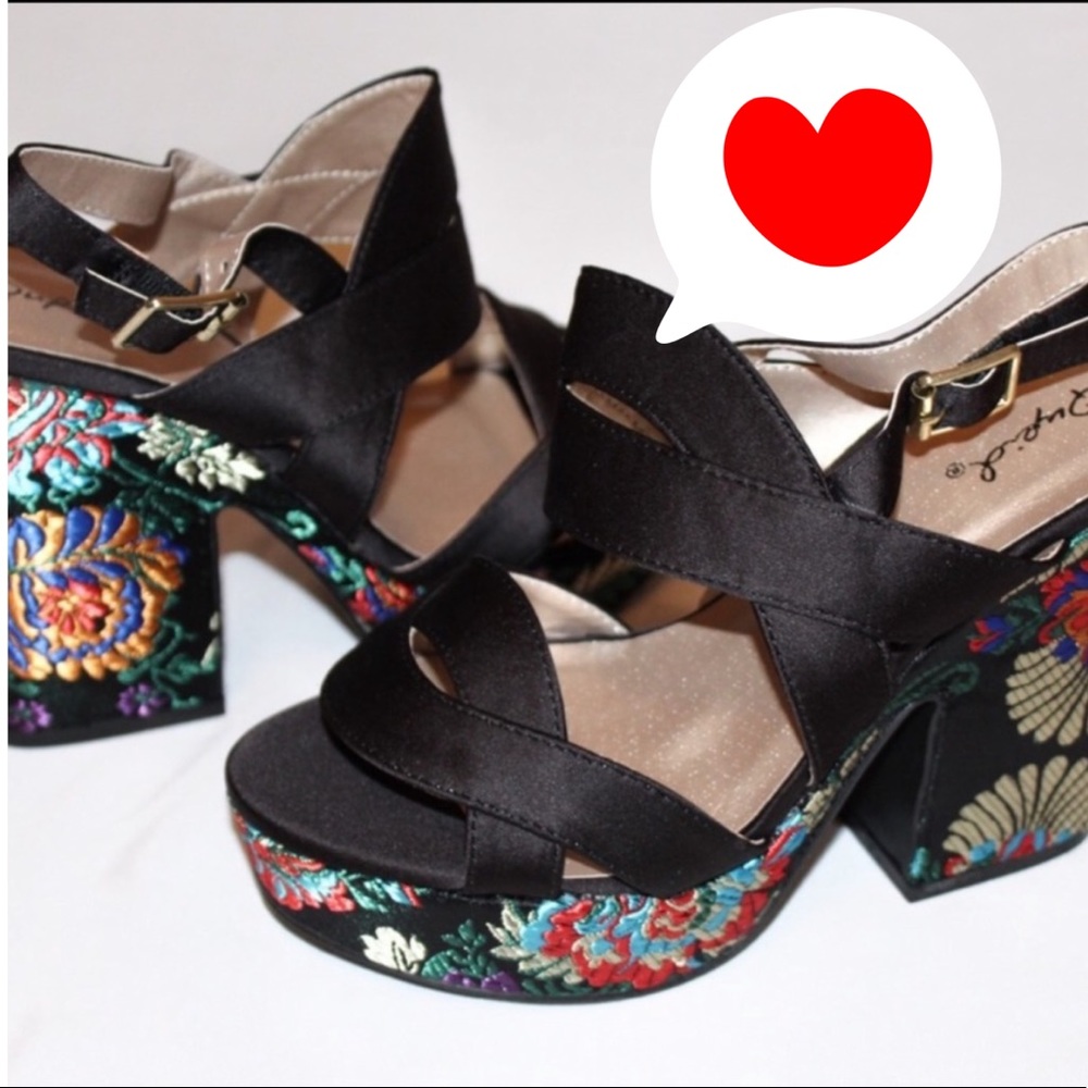 Qupid Open Matte Floral Wedge Block Heel, adjusts - Picture 2 of 8